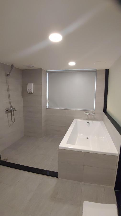 Cy Hotel Тайбэй Экстерьер фото